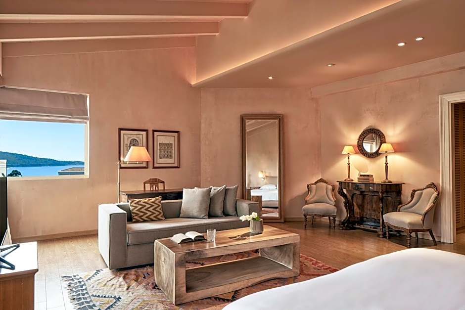 Photo 1 of 5 of Executive Suite