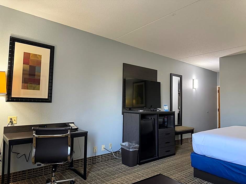 Baymont by Wyndham Louisville Airport South