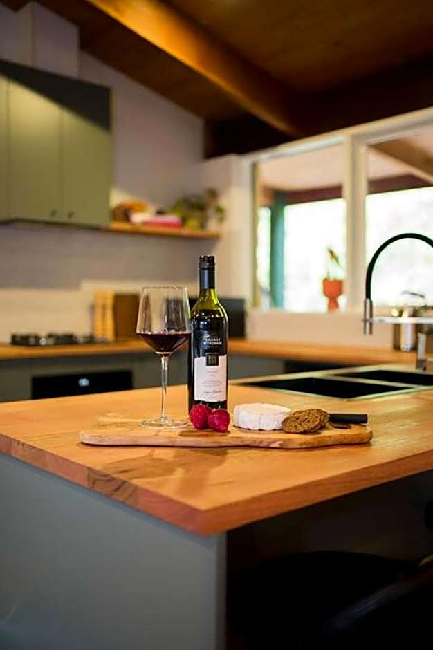 Healesville Mud Brick Hideaway