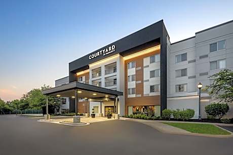 Courtyard by Marriott Edison Woodbridge