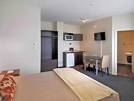 1 Bedroom With Breakfast