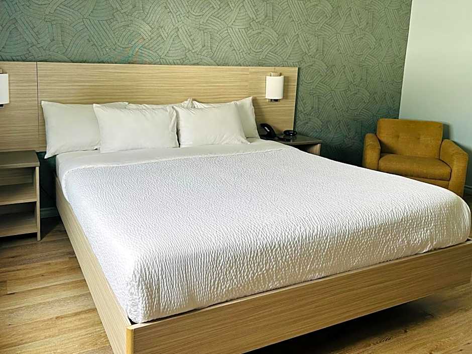 Motel 6 Niagara Falls, ON Near the Falls