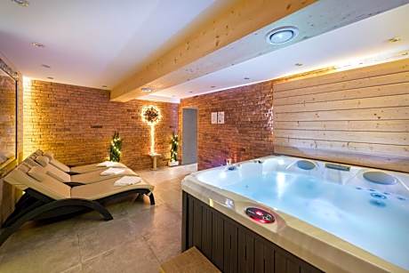 WILLA JAROSTA & SPA, AC -free parking