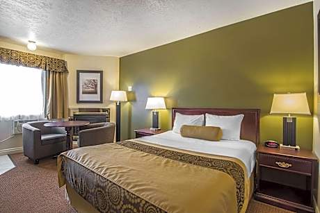 1 Queen Bed, Smoking