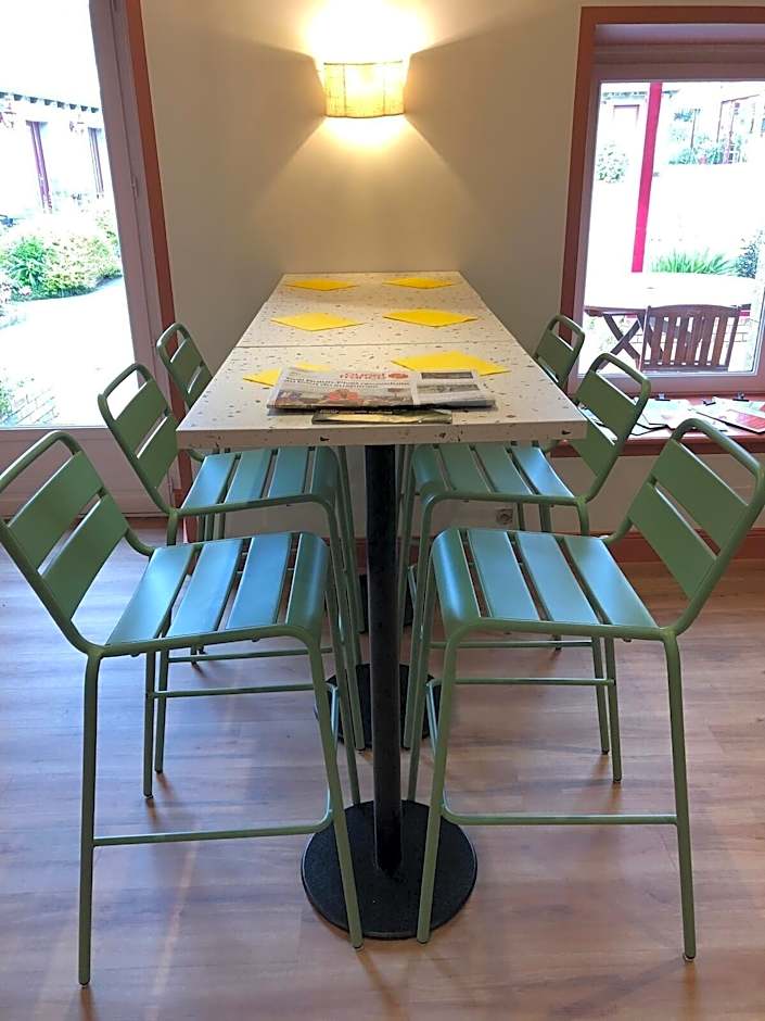 Logis Hôtel Le Relais De Beaucemaine