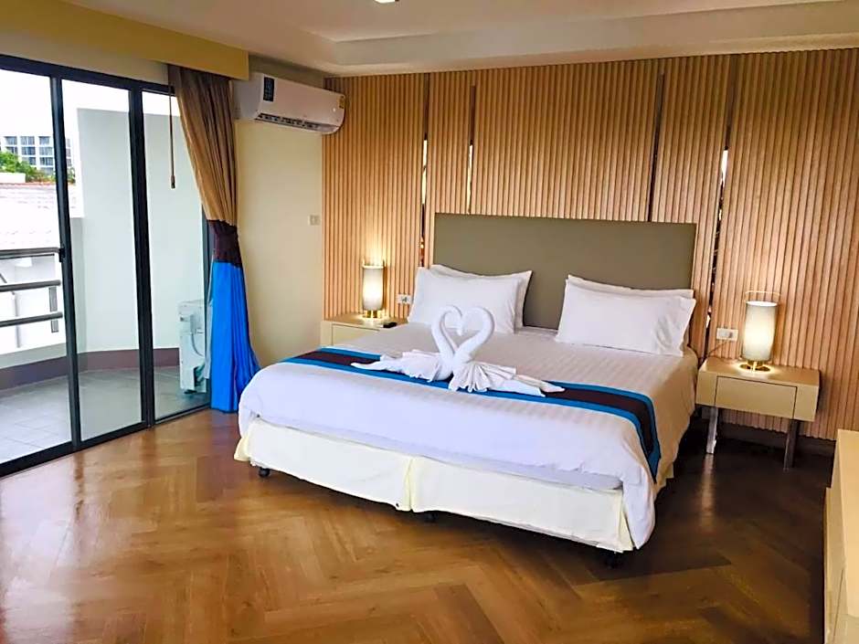 Photo 1 of 9 of Junior Suite