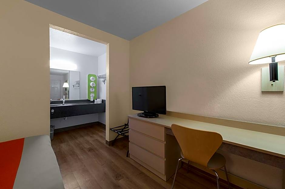 Motel 6-Saint Joseph, MO