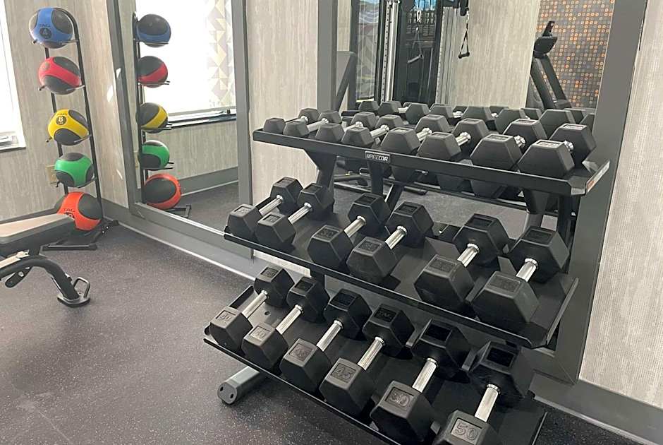 La Quinta Inn & Suites by Wyndham Tulsa Midtown