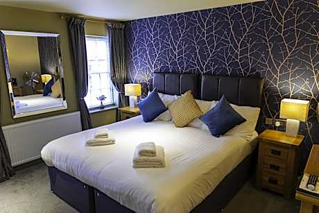 Double or Twin Room with Private Bathroom