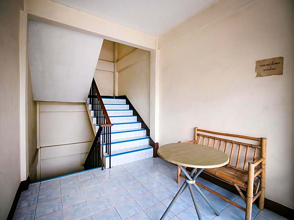 OYO 525 MRT Phetkasem 48-1 Place