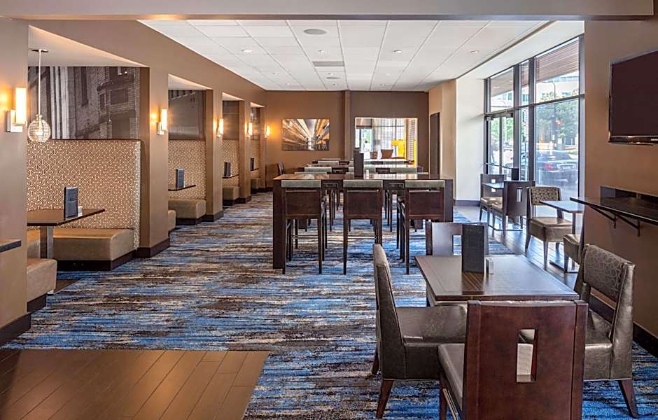 DoubleTree Suites By Hilton Minneapolis