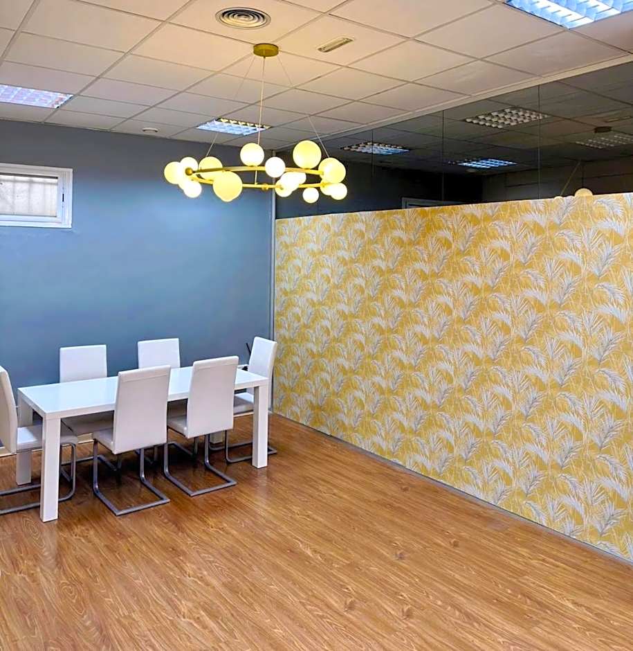 Hostel Acacias