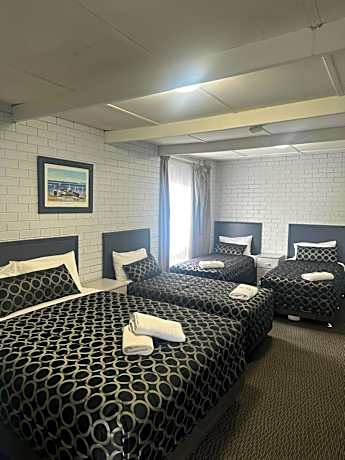 Family Room (5 Adults)