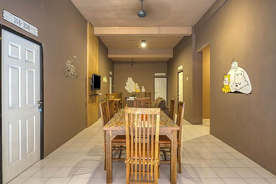 RedDoorz Hostel near Malang Train Station 3