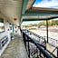 Garden Inn & Suites