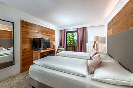 Comfort Twin Room with Balcony and Garden View