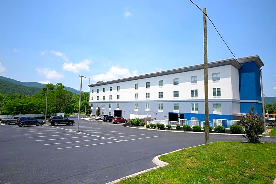 Holiday Inn Express & Suites Caryville By IHG