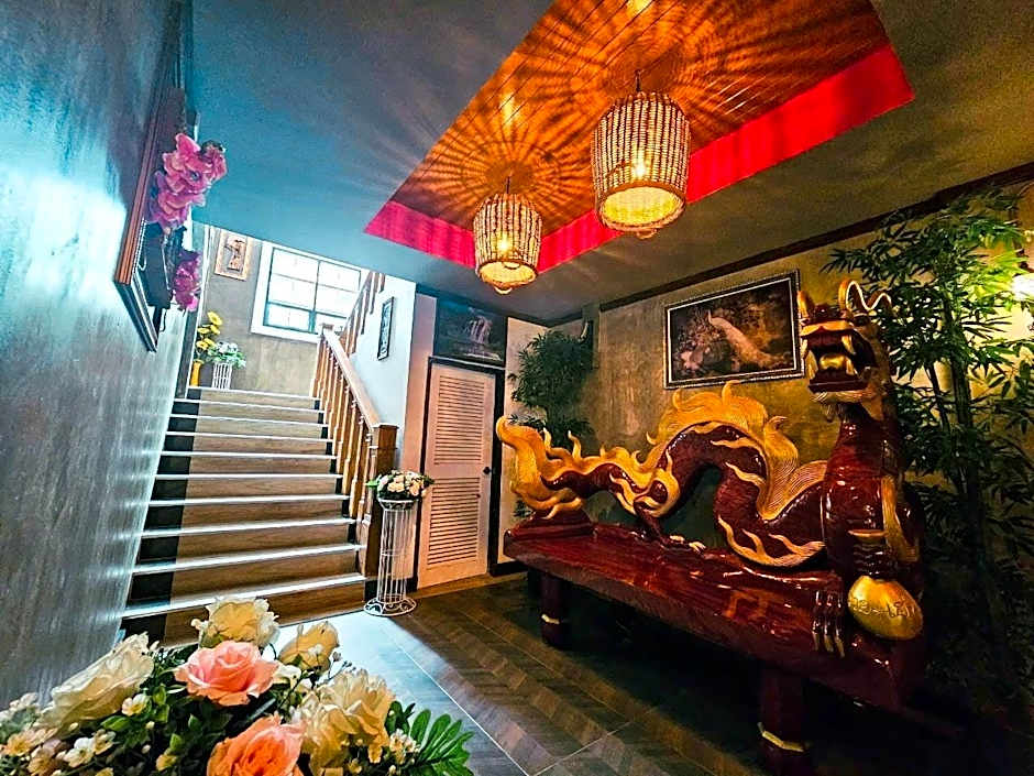 Chiangmai Lanna & Modern Loft Hotel