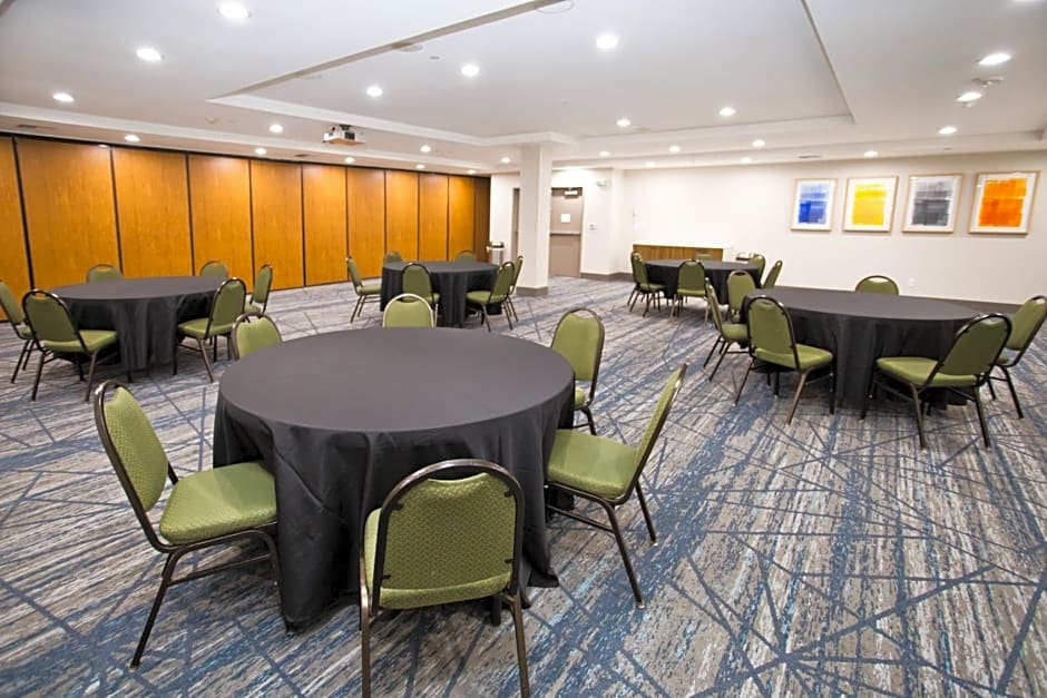 Holiday Inn Express & Suites Sacramento NE Cal Expo By IHG