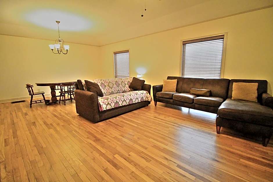 Peach Tree Inn & Suites