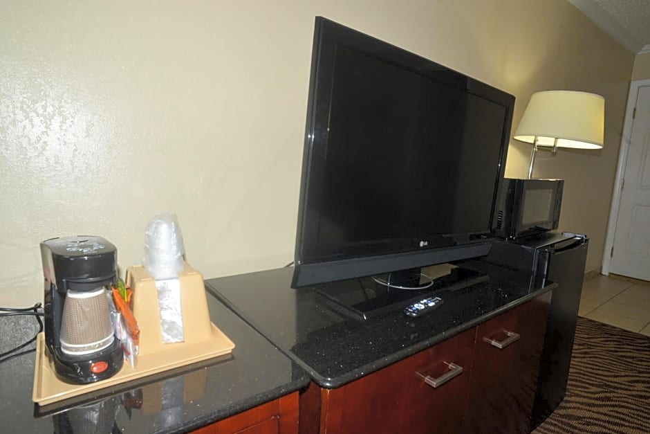 Hometown Inn & Suites