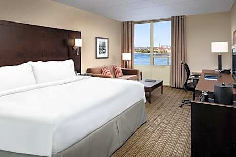 Deluxe, Guest room, 1 King, Sofa bed, Water view