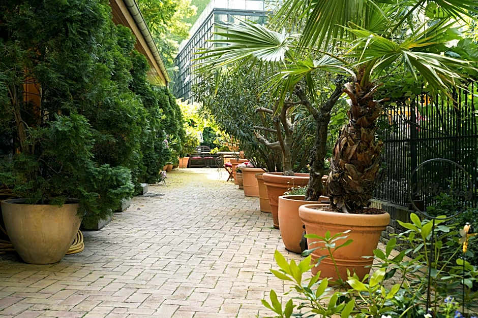 THE GATE GARDEN Hotel