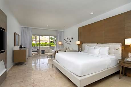 Deluxe King Room with Garden View