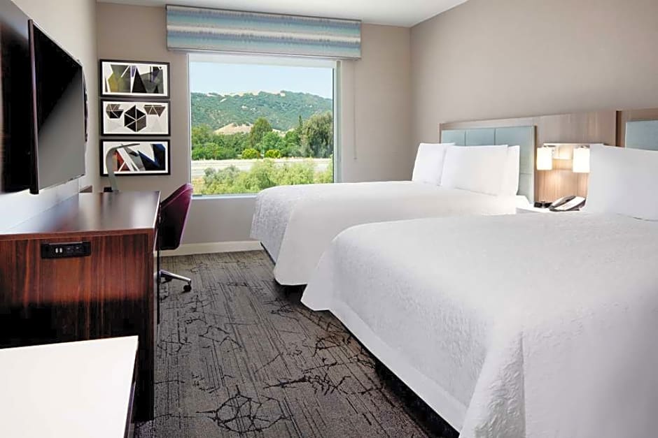 Hampton Inn & Suites - Gilroy, CA