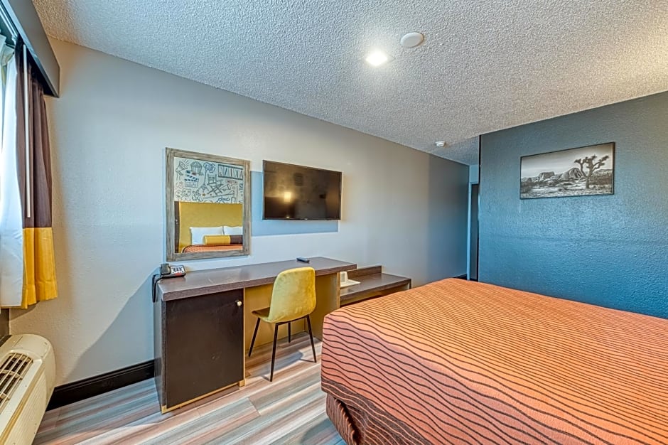 La Mirage Inn - Hollywood