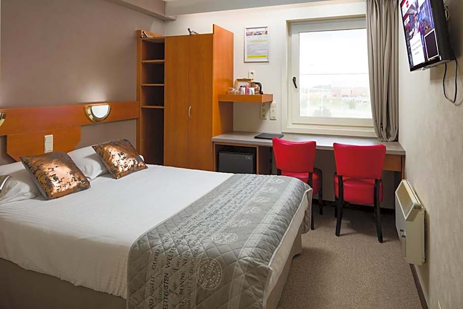 Photo 1 of 23 of Double Room