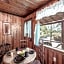 Tiny Two, 2 Bedrooms, Midtown, Sleeps 4