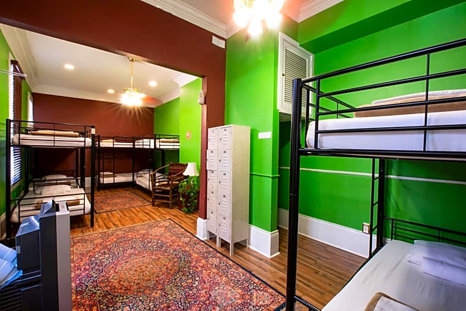 HOSTEL Auberge NOLA
