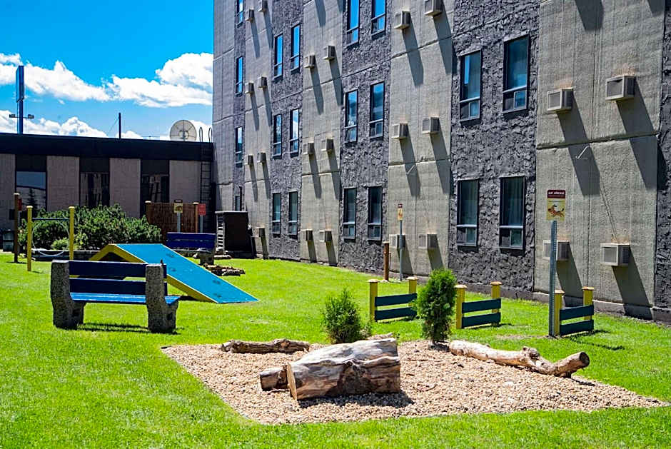 Travelodge by Wyndham Edmonton West