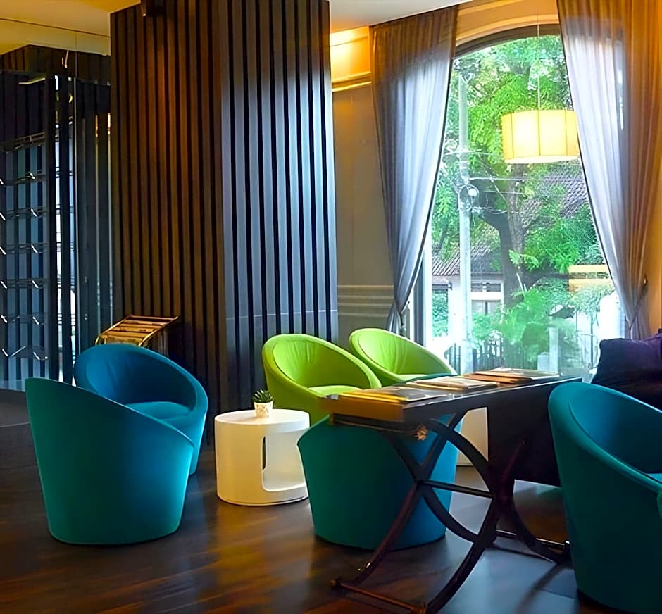 M - Regency Hotel
