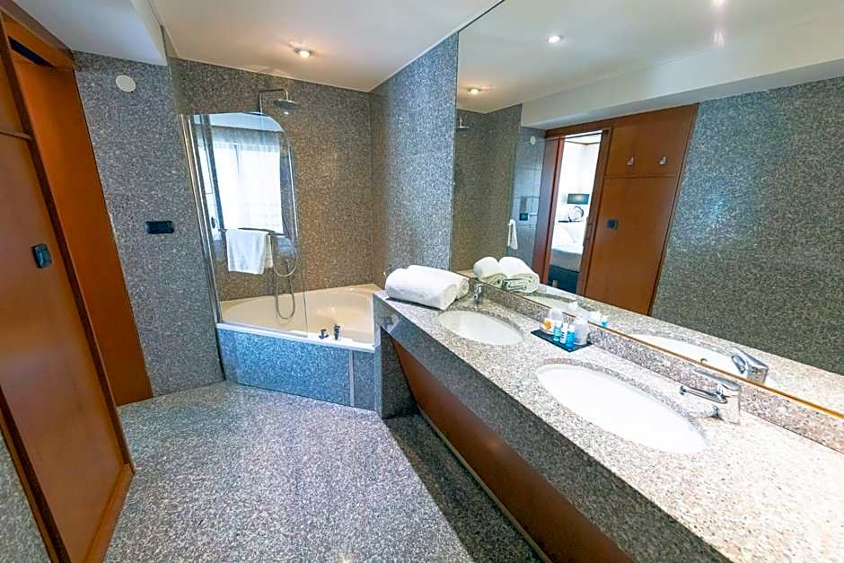 Goldstar Suites