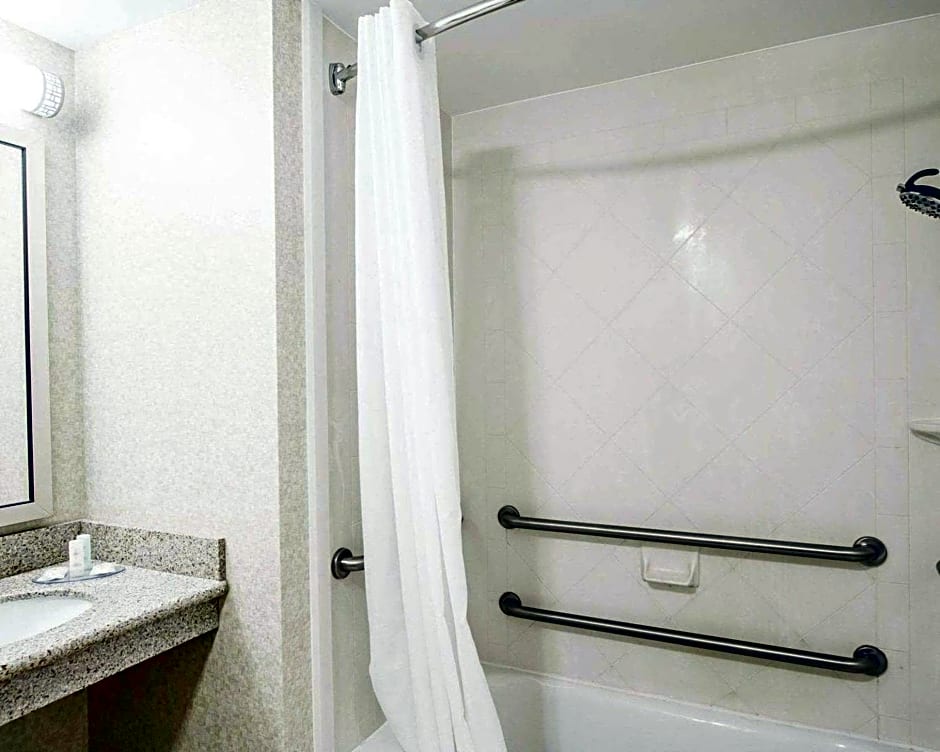 Comfort Inn & Suites Scarborough
