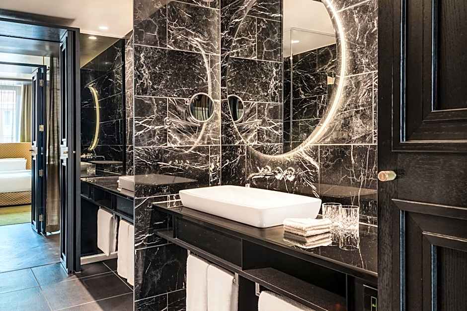 Roomers Munich, Autograph Collection by Marriott