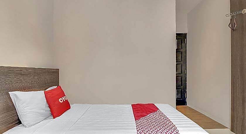 Collection O Cihampelas Near Ciwalk Formerly Regia Cihampelas