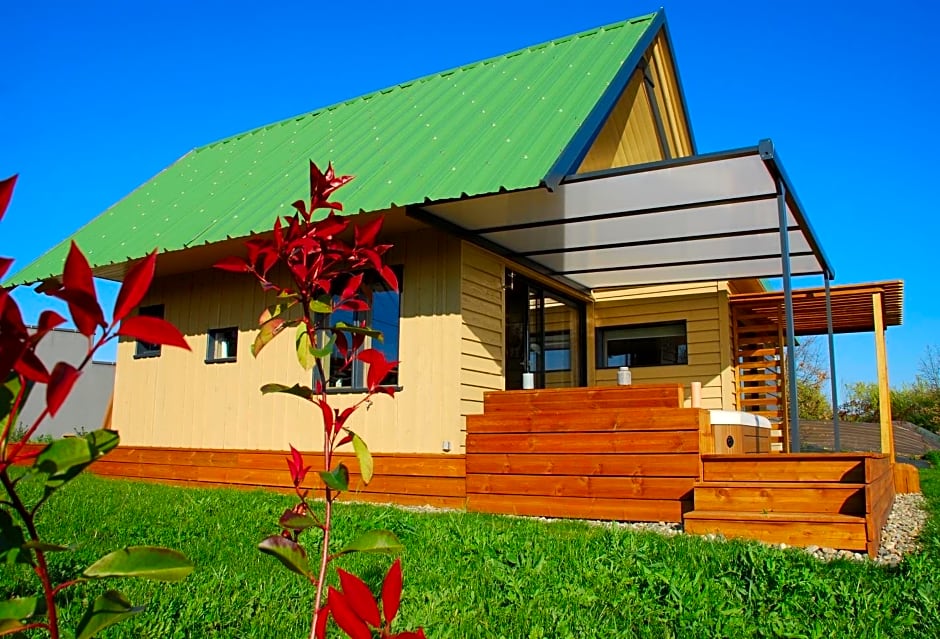 Chalet de charme climatisé, son Jacuzzi - SPA privatif et la piscine de la Maison Bleue du Gers