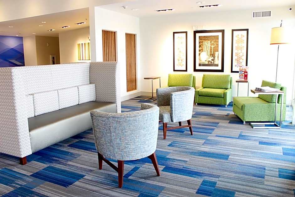 Holiday Inn Express and Suites Moses Lake By IHG