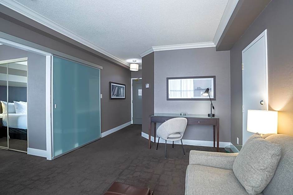 Sandman Signature Mississauga Hotel