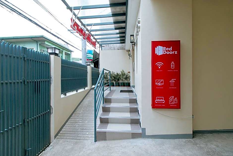 RedDoorz Plus @ Torre De Manuel Residences 1