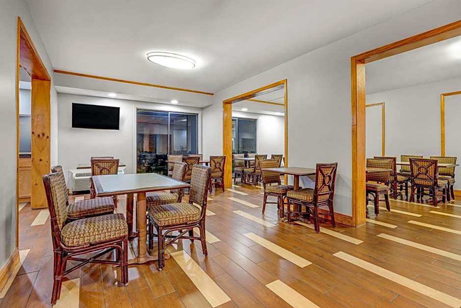 Ramada by Wyndham Tulsa Broken Arrow