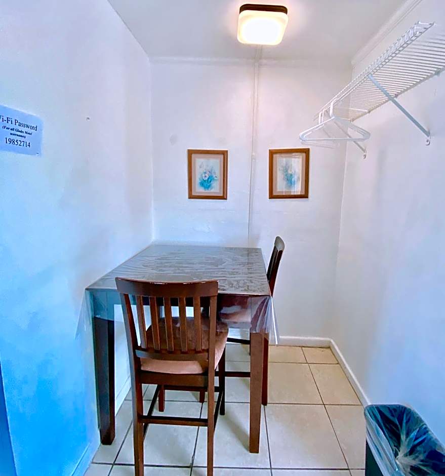 Glades Motel - Naples