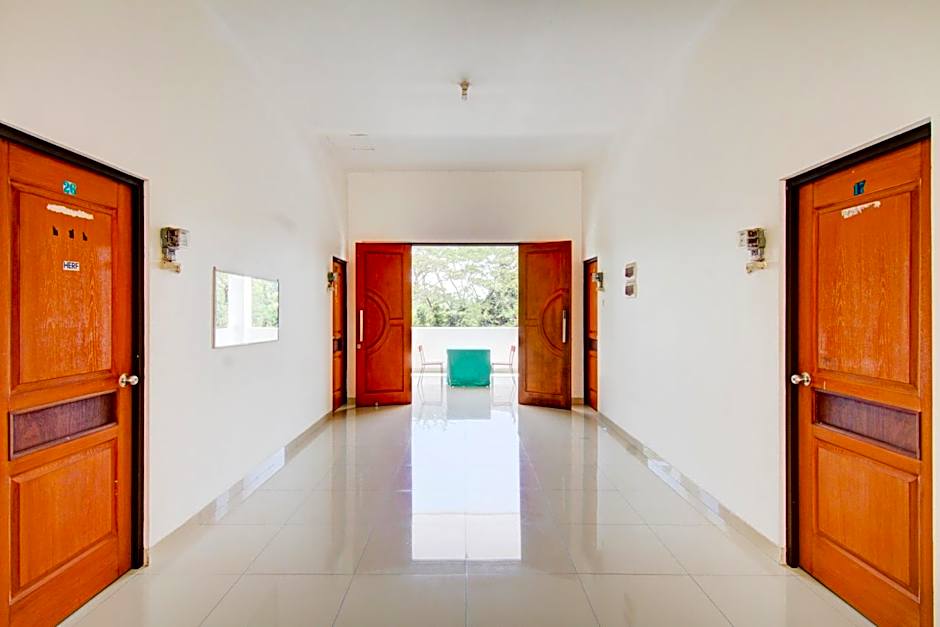 OYO Life 89990 Kost Waterfront 75 Sub