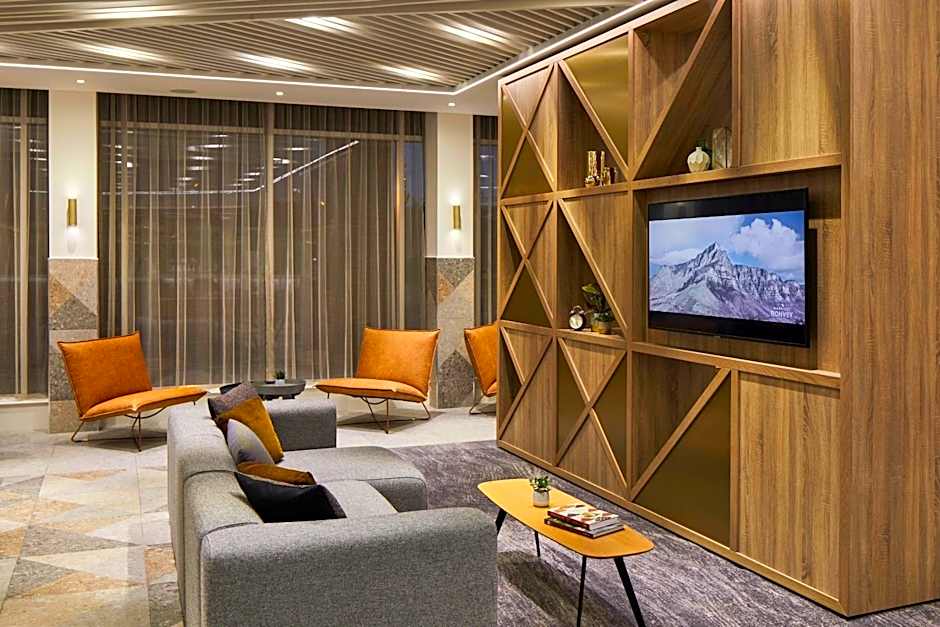 Courtyard By Marriott London City Airport