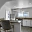Luxury Mid City Home With Firepit