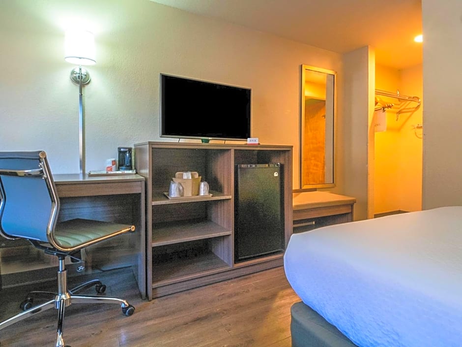 Econo Lodge Cherokee Near River Park