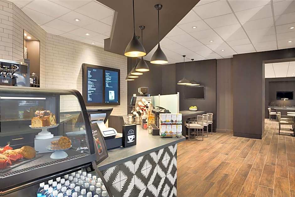 Embassy Suites By Hilton Dallas - Dfw Airport North At Outdoor World